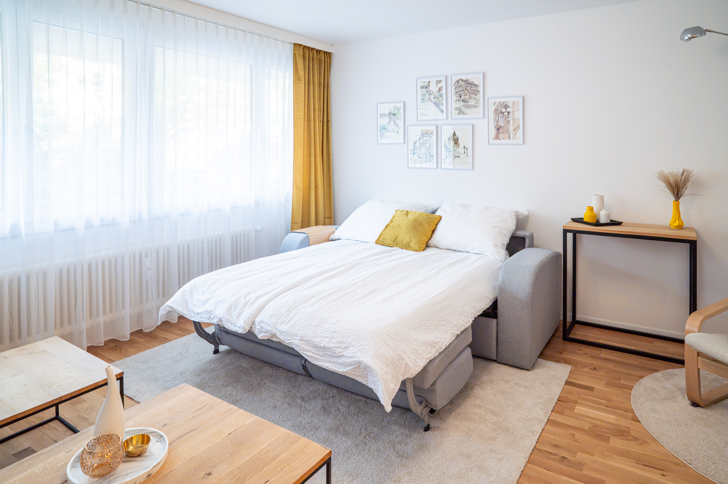 Ausziehbares Schlafsofa im Wohnzimmer des EXPO Basel Apartments